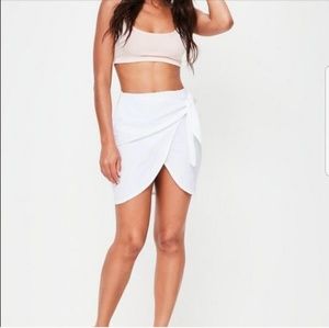 MISSGUIDED White wrap skirt